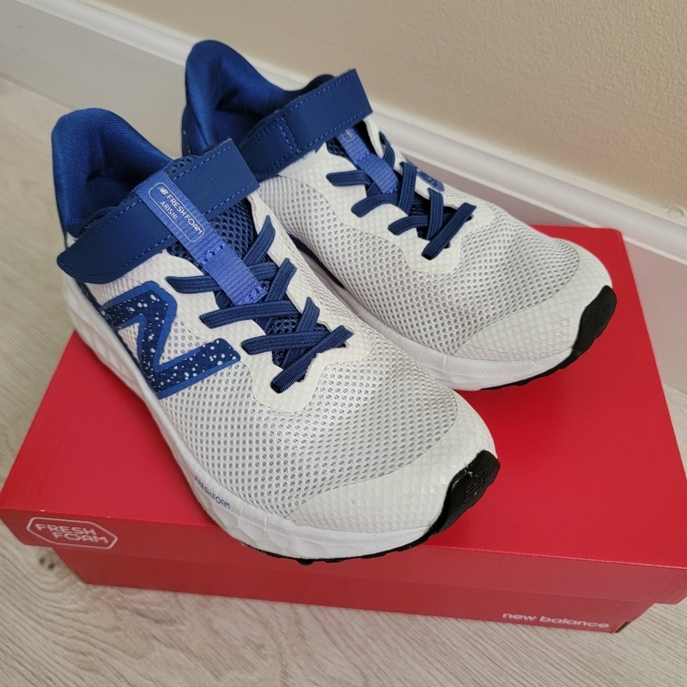 New Balance Boys Fresh Foam Arishi v4 Bungee Lace Sneaker Shoes Size 2.5 M EUC